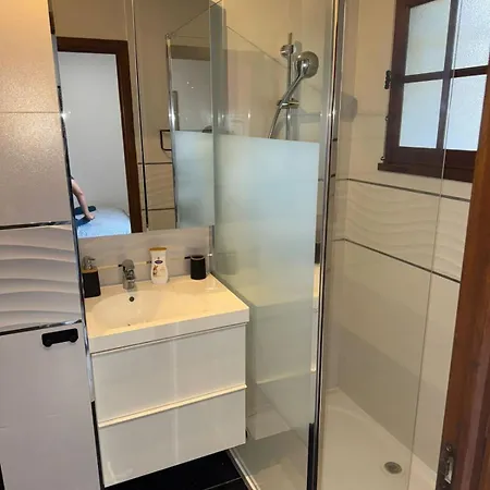 아파트 With Balcony -250 M From The