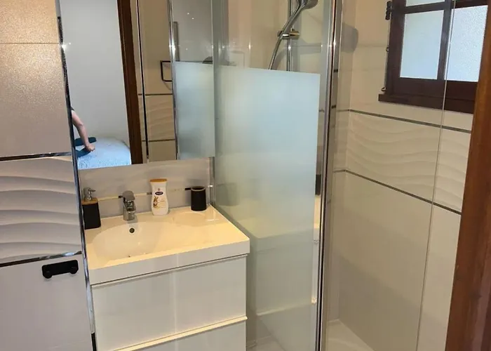 아파트 With Balcony -250 M From The