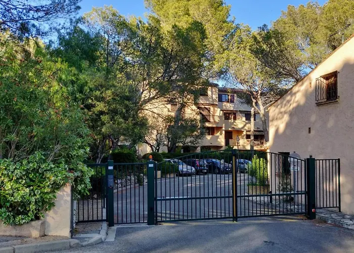 With Balcony -250 M From The Saint-Raphaël